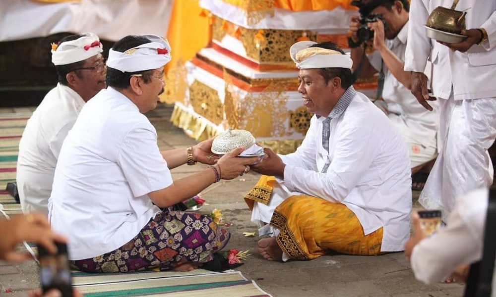 Upacara Tawur Gentuh, Mapenyejeg Bumi di Pura Dasar Buana ...