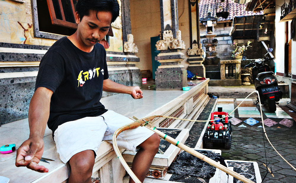 kadek bakar undagi layangan