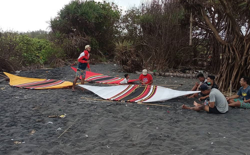 kadek bakar undagi layangan