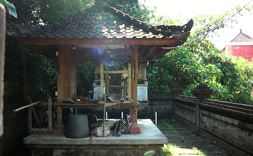 pura beji lembeng