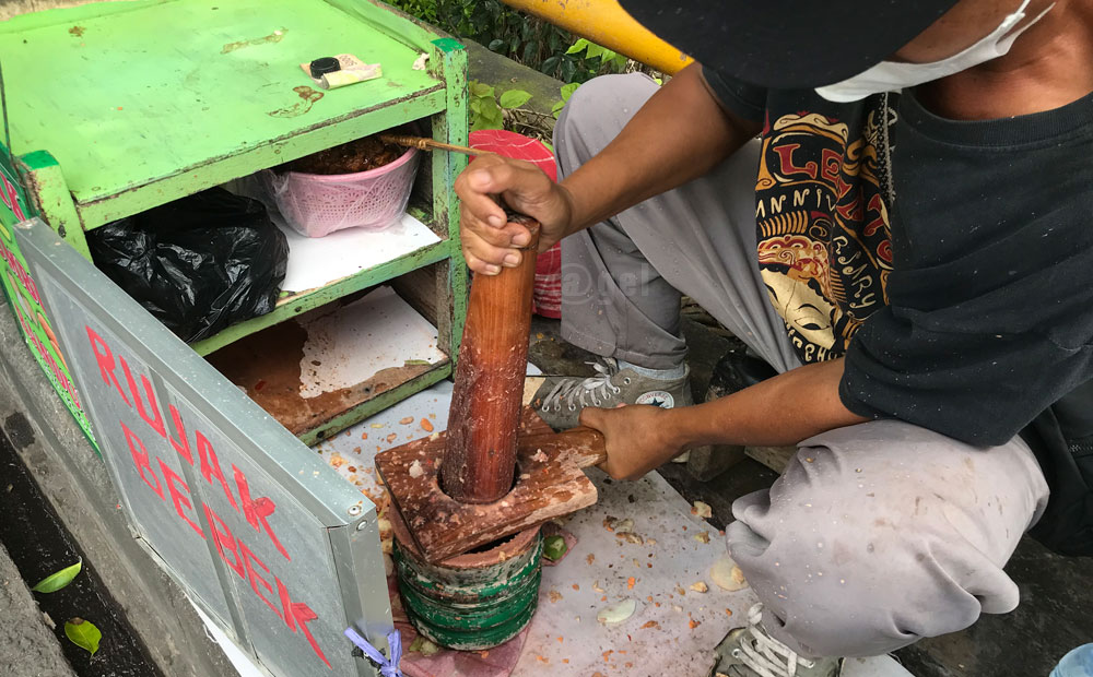rujak tumbuk bandung di denpasar